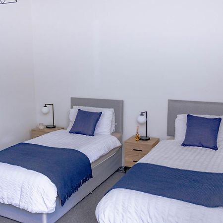 Templar House - Sleeps 6, Special Weekly Monthly Stay Rates, Central Location With Free Parking, Free Wifi, Perfect For Alton Towers & M6 Stoke-on-Trent Dış mekan fotoğraf