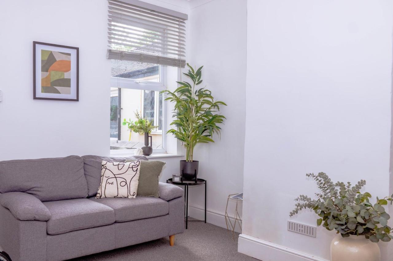 Templar House - Sleeps 6, Special Weekly Monthly Stay Rates, Central Location With Free Parking, Free Wifi, Perfect For Alton Towers & M6 Stoke-on-Trent Dış mekan fotoğraf