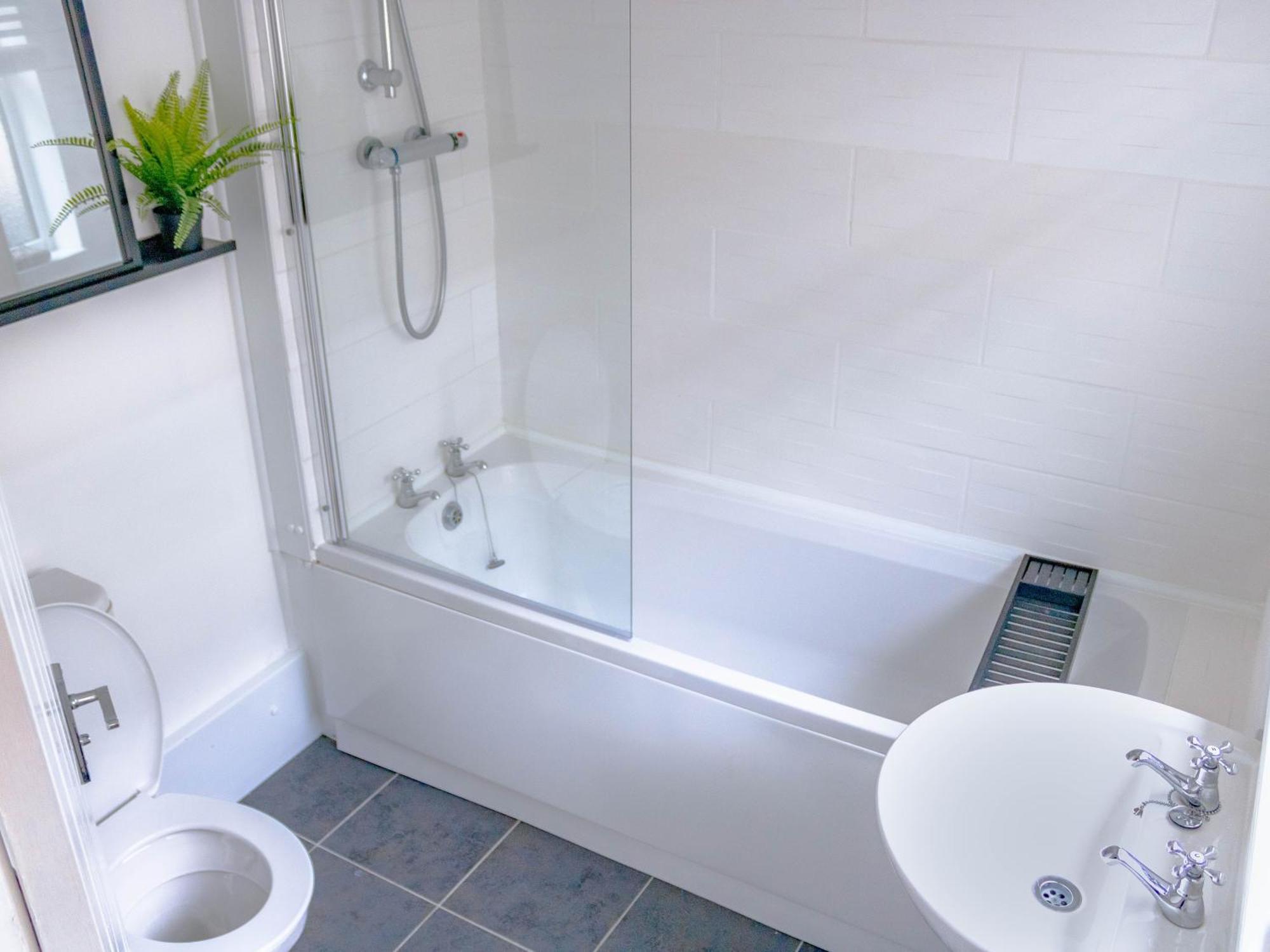 Templar House - Sleeps 6, Special Weekly Monthly Stay Rates, Central Location With Free Parking, Free Wifi, Perfect For Alton Towers & M6 Stoke-on-Trent Dış mekan fotoğraf