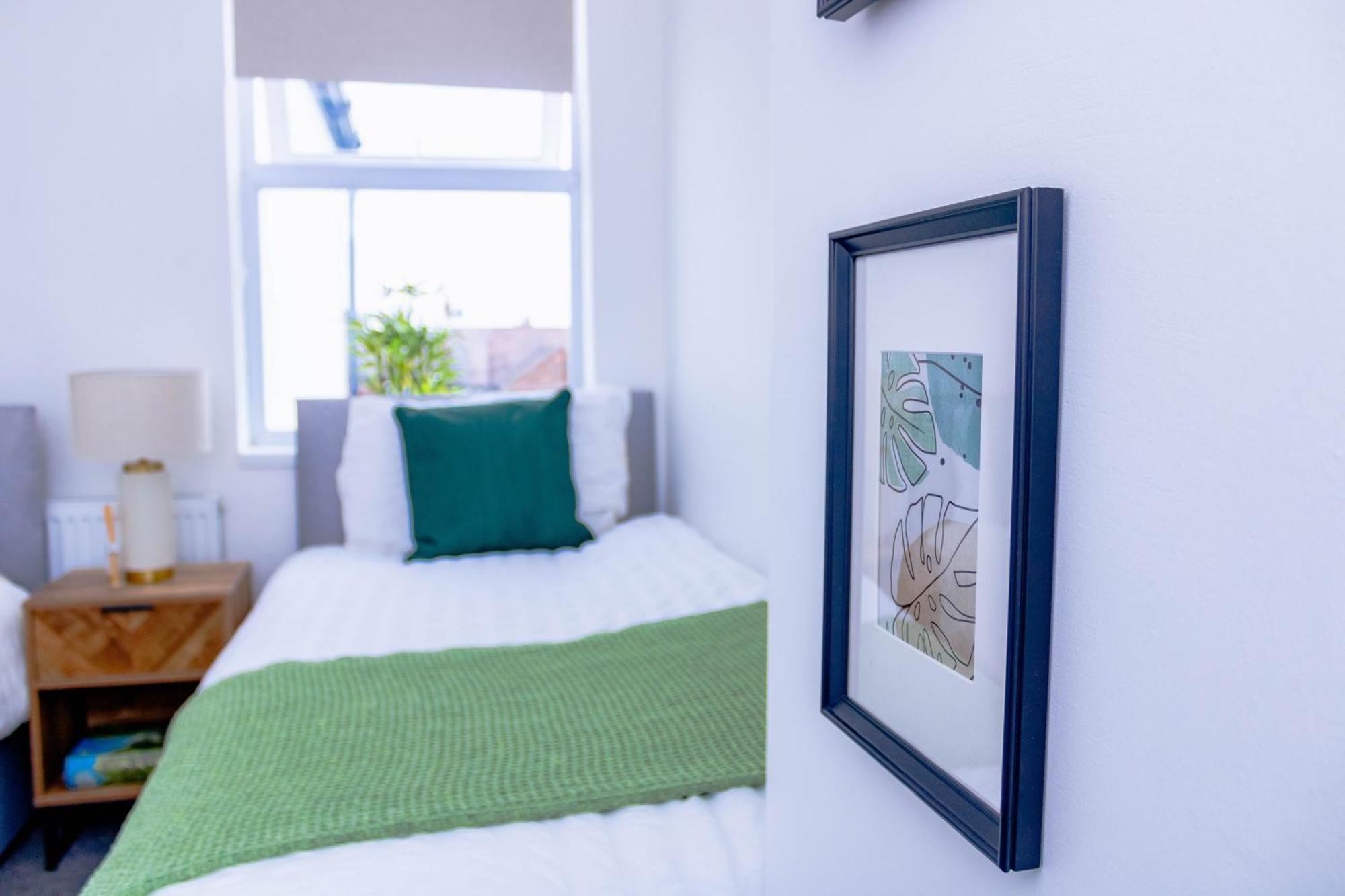 Templar House - Sleeps 6, Special Weekly Monthly Stay Rates, Central Location With Free Parking, Free Wifi, Perfect For Alton Towers & M6 Stoke-on-Trent Dış mekan fotoğraf