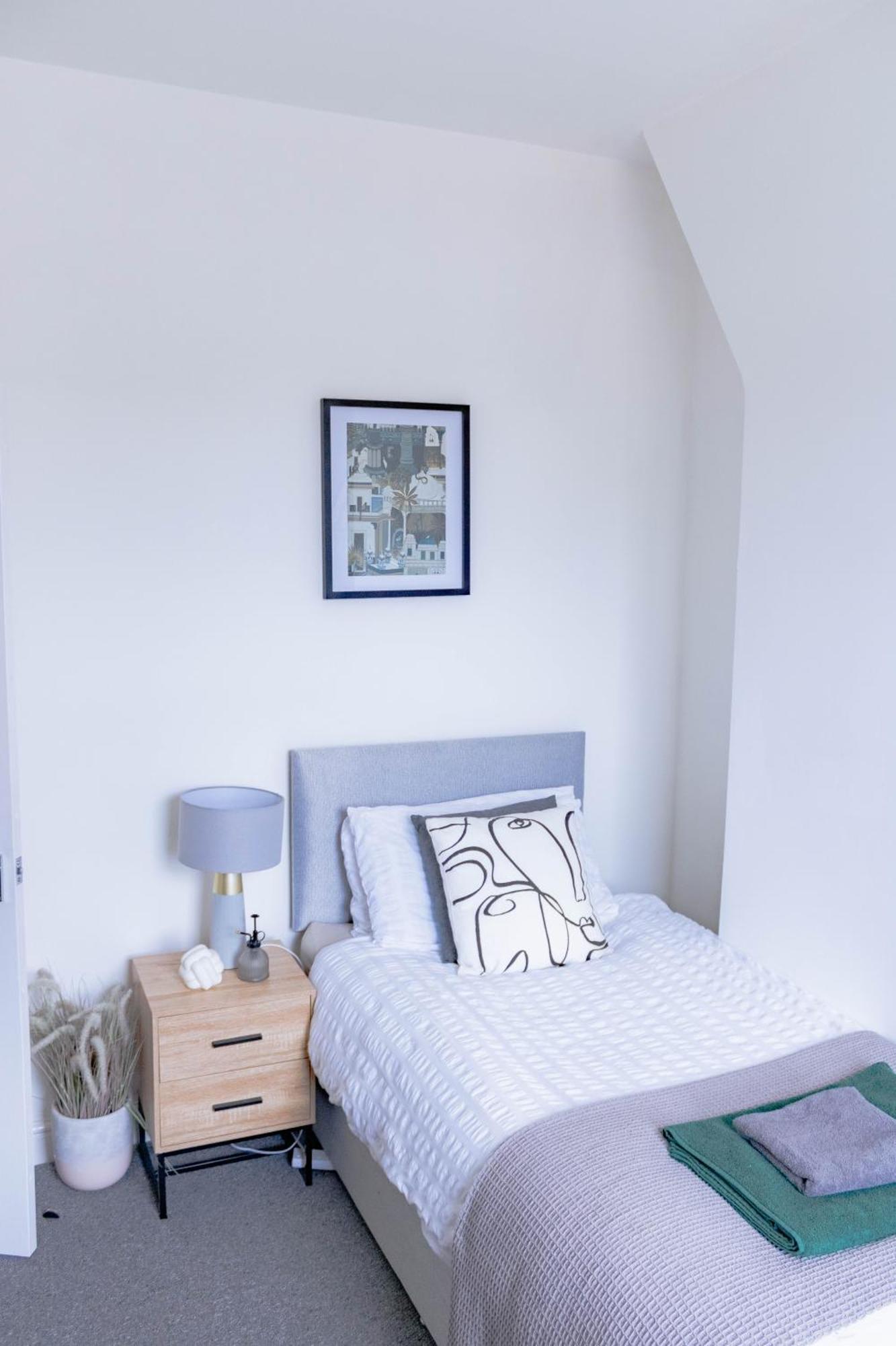 Templar House - Sleeps 6, Special Weekly Monthly Stay Rates, Central Location With Free Parking, Free Wifi, Perfect For Alton Towers & M6 Stoke-on-Trent Dış mekan fotoğraf