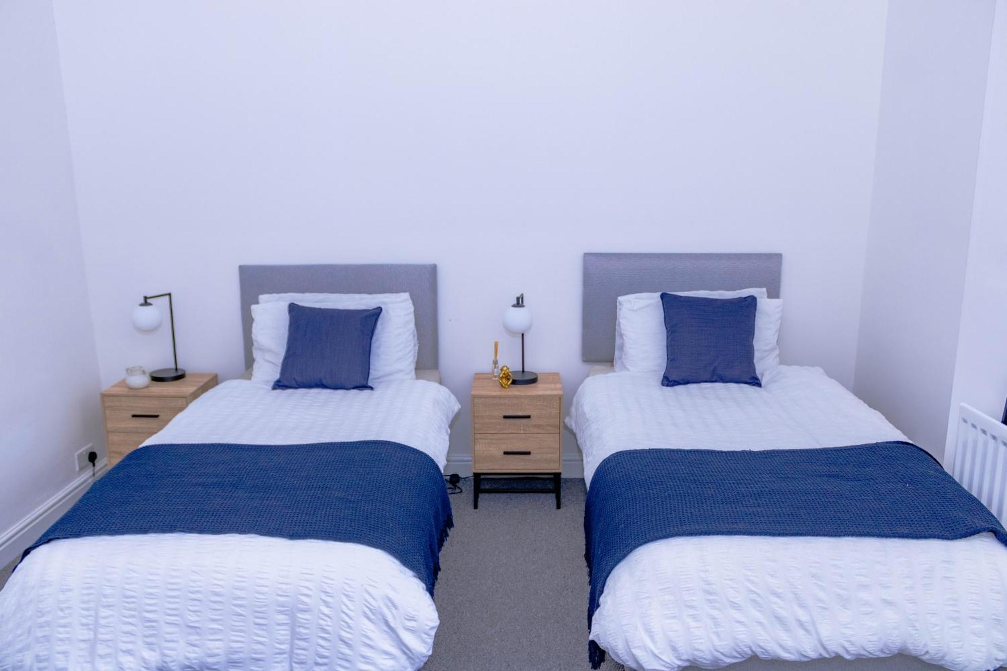 Templar House - Sleeps 6, Special Weekly Monthly Stay Rates, Central Location With Free Parking, Free Wifi, Perfect For Alton Towers & M6 Stoke-on-Trent Dış mekan fotoğraf